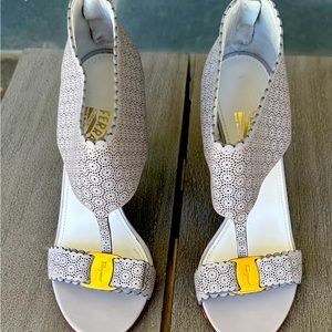 Salvatore Ferragamo leather heels size 9